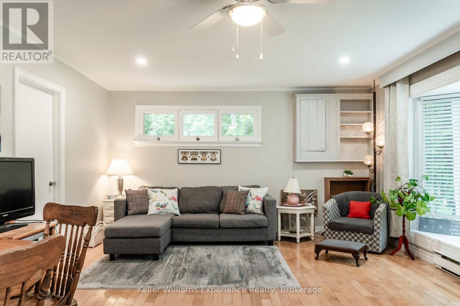 9 Harras Avenue, Tiny, ON - Indoor Photo Showing Living Room