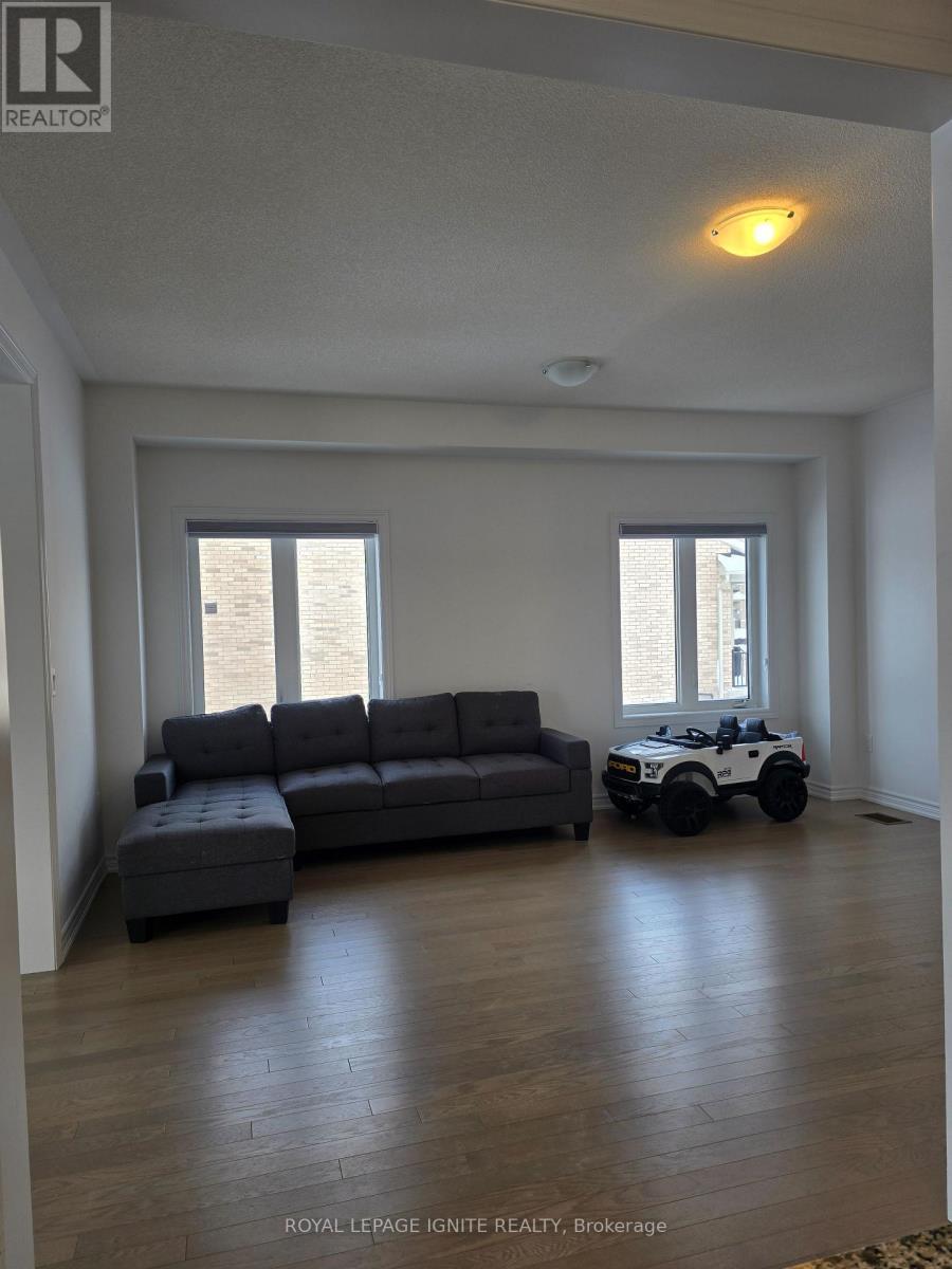 387 Russell Street, Southgate, ON - Indoor Photo Showing Living Room