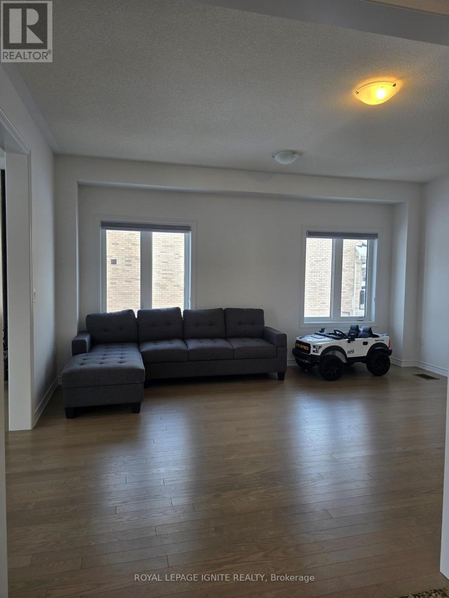 387 Russell Street, Southgate, ON - Indoor Photo Showing Living Room