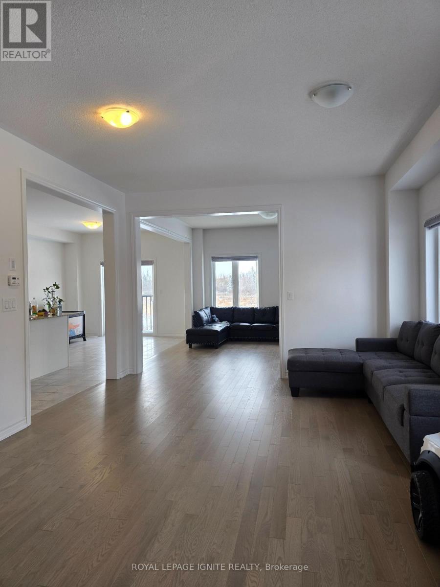 387 Russell Street, Southgate, ON - Indoor Photo Showing Living Room