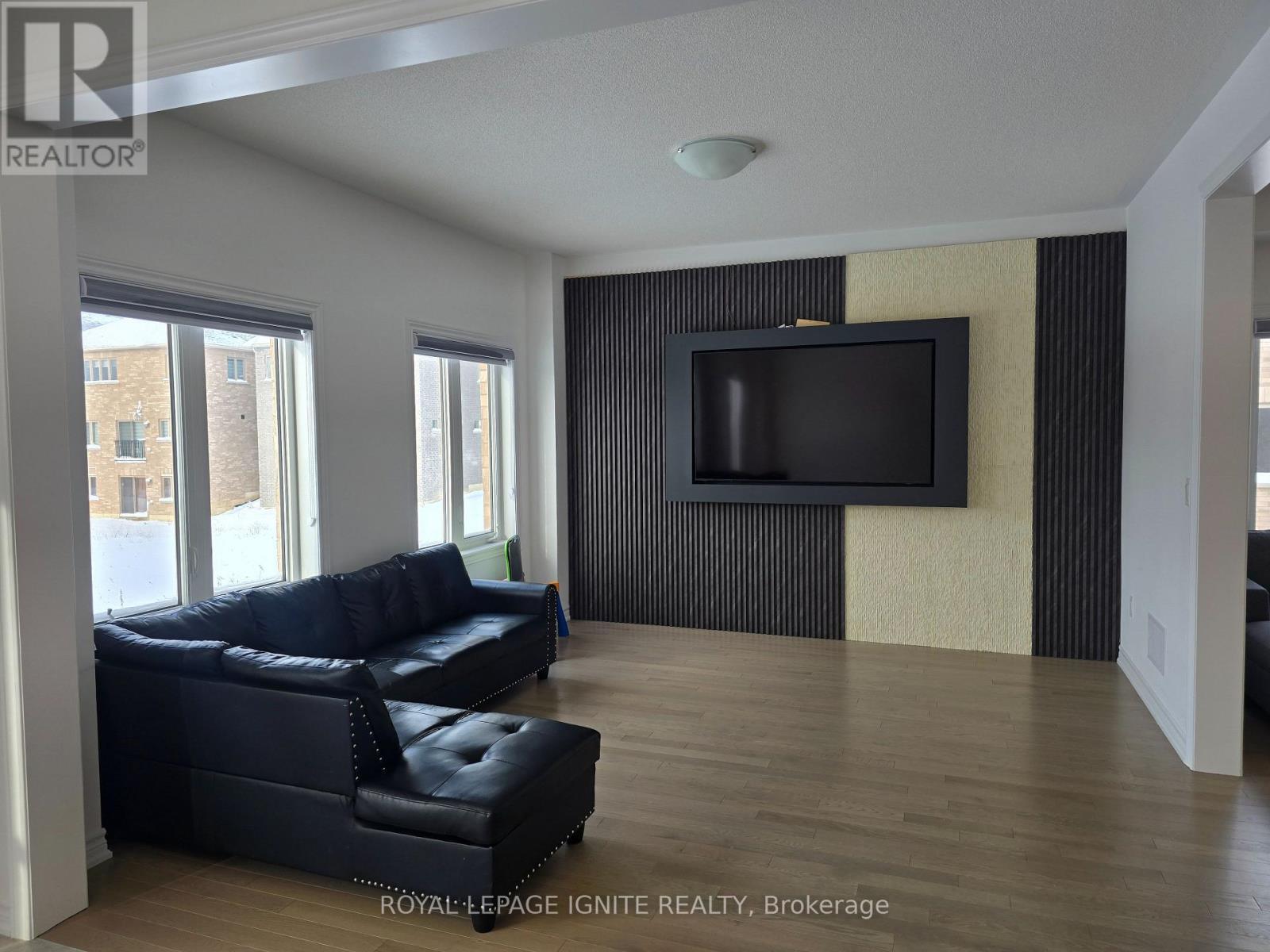 387 Russell Street, Southgate, ON - Indoor Photo Showing Living Room