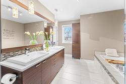 Ensuite bathroom -