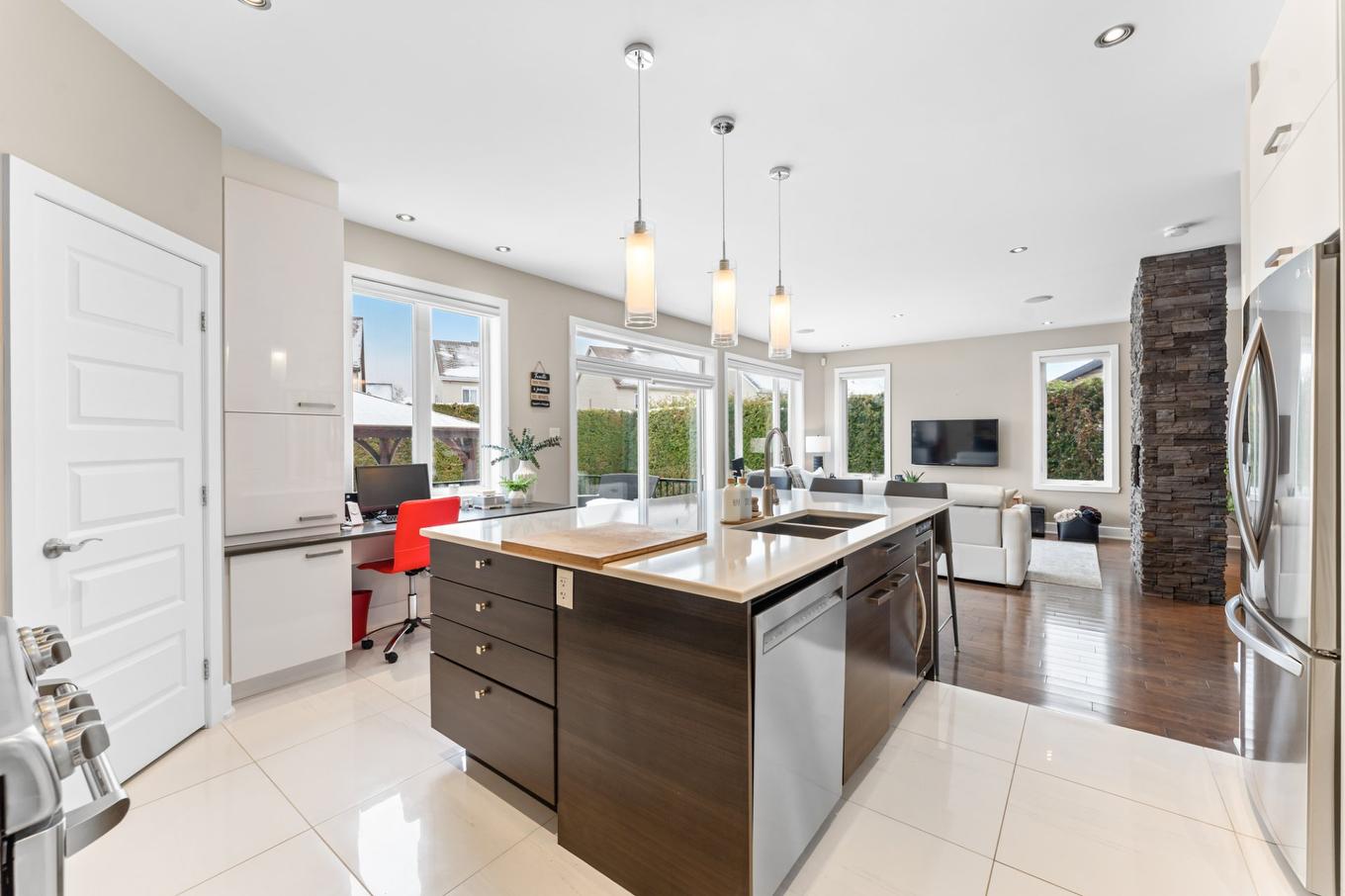 Cuisine - 641 Crois. De Landreville, Mascouche, QC - Indoor Photo Showing Kitchen With Double Sink With Upgraded Kitchen