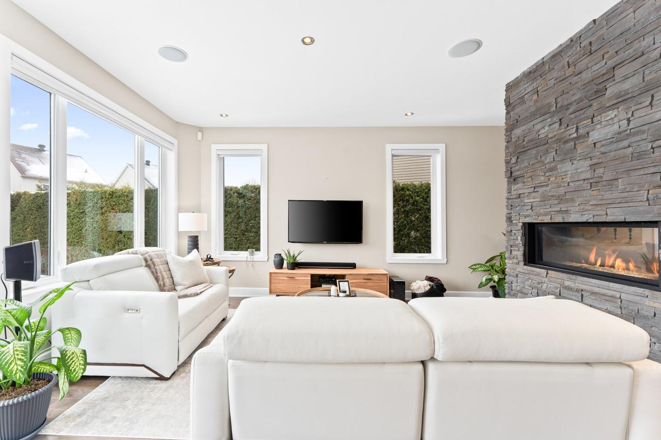 Salon - 641 Crois. De Landreville, Mascouche, QC - Indoor Photo Showing Living Room With Fireplace