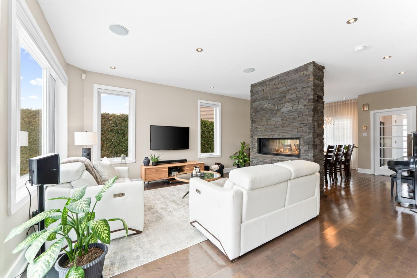 Salon - 641 Crois. De Landreville, Mascouche, QC - Indoor Photo Showing Living Room With Fireplace