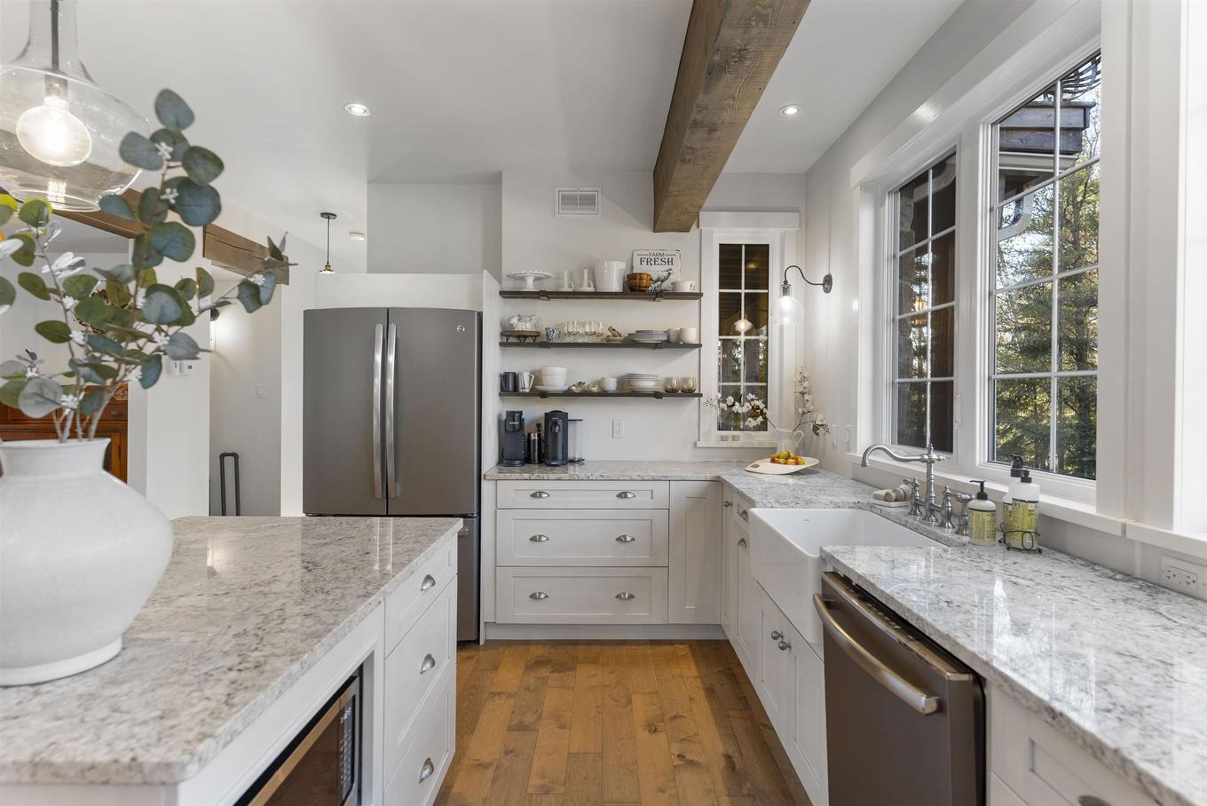 1 Leiterman Street, Kakabeka Falls, ON - Indoor Photo Showing Kitchen With Upgraded Kitchen