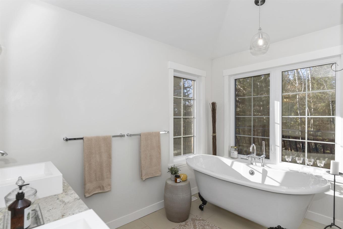 1 Leiterman Street, Kakabeka Falls, ON - Indoor Photo Showing Bathroom