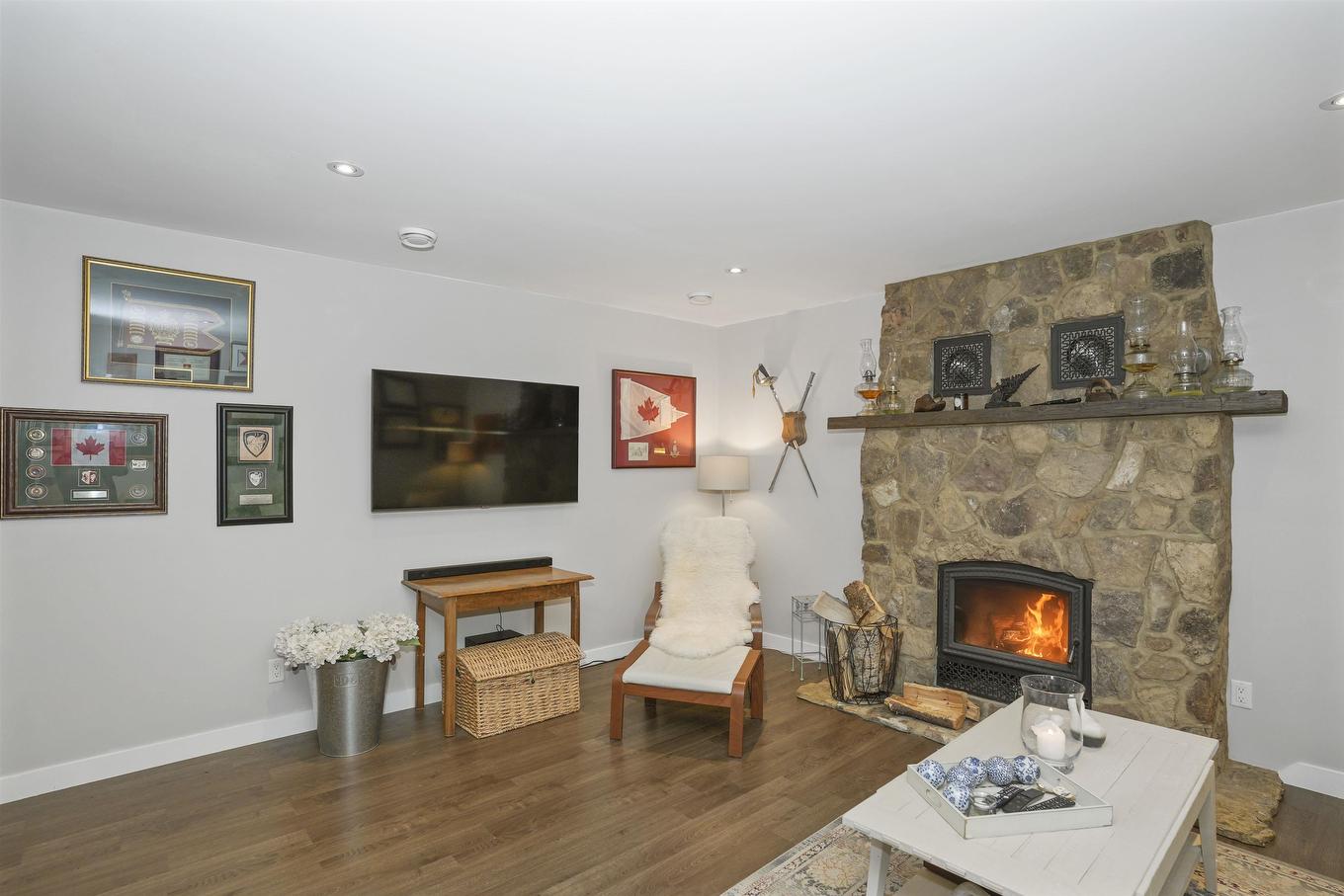 1 Leiterman Street, Kakabeka Falls, ON - Indoor Photo Showing Living Room With Fireplace