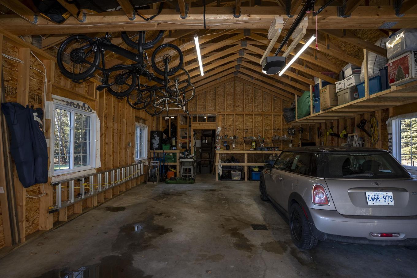 1 Leiterman Street, Kakabeka Falls, ON - Indoor Photo Showing Garage