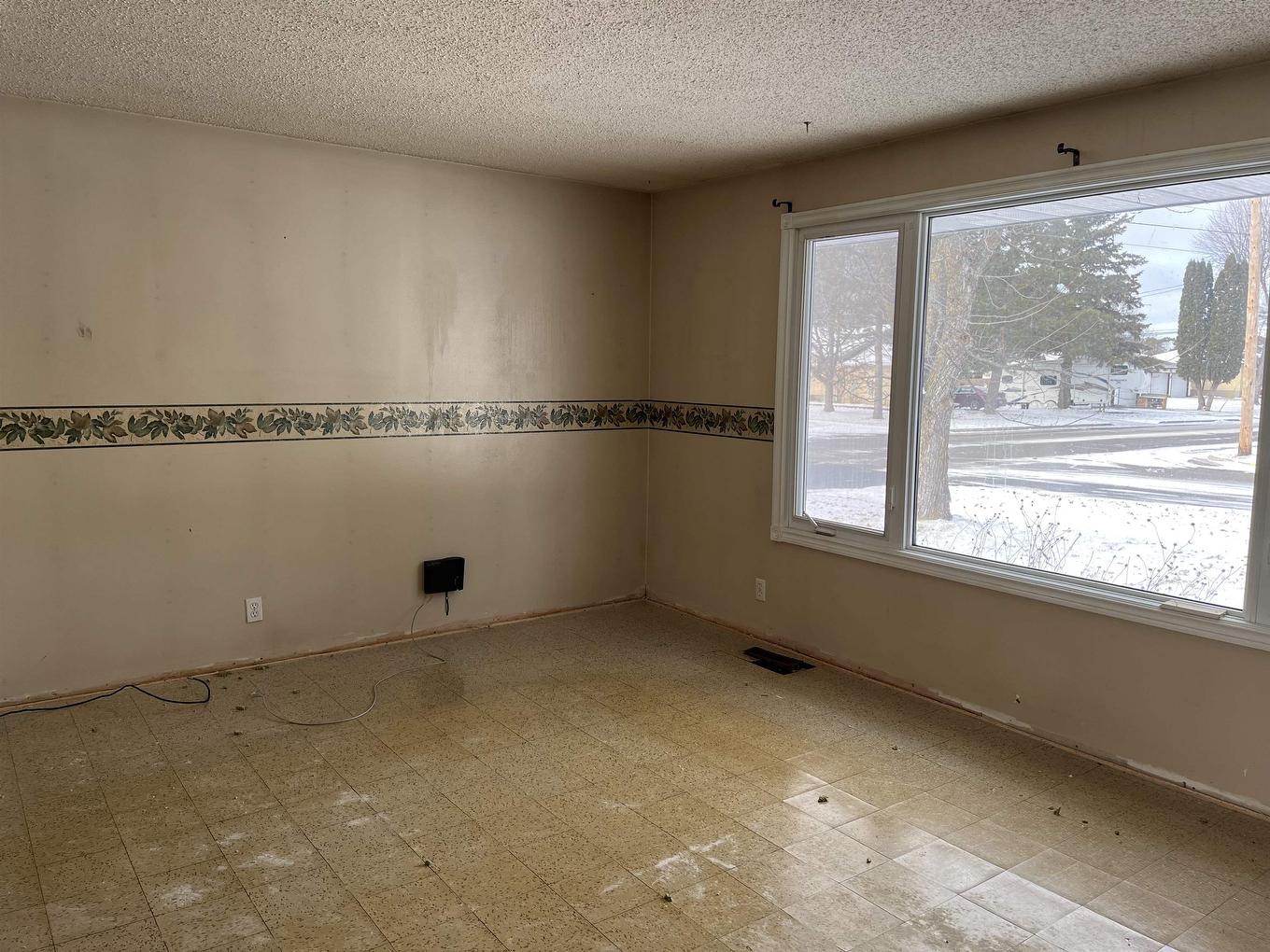 725 Second St W, Fort Frances, ON - Indoor Photo Showing Other Room