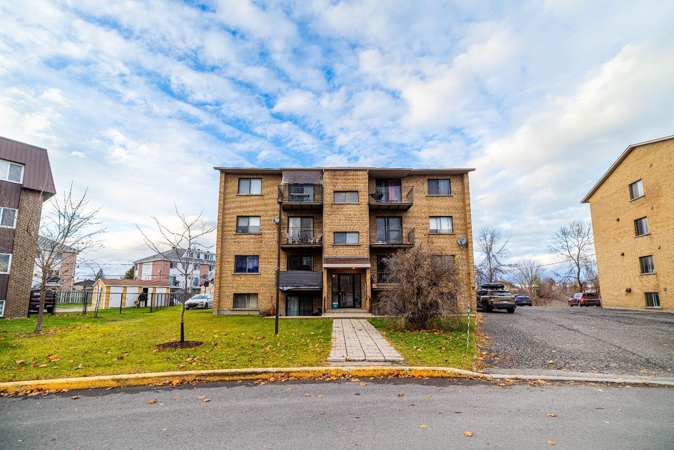 Exterior - 8 Rue Desrochers, Delson, QC - Outdoor With Facade