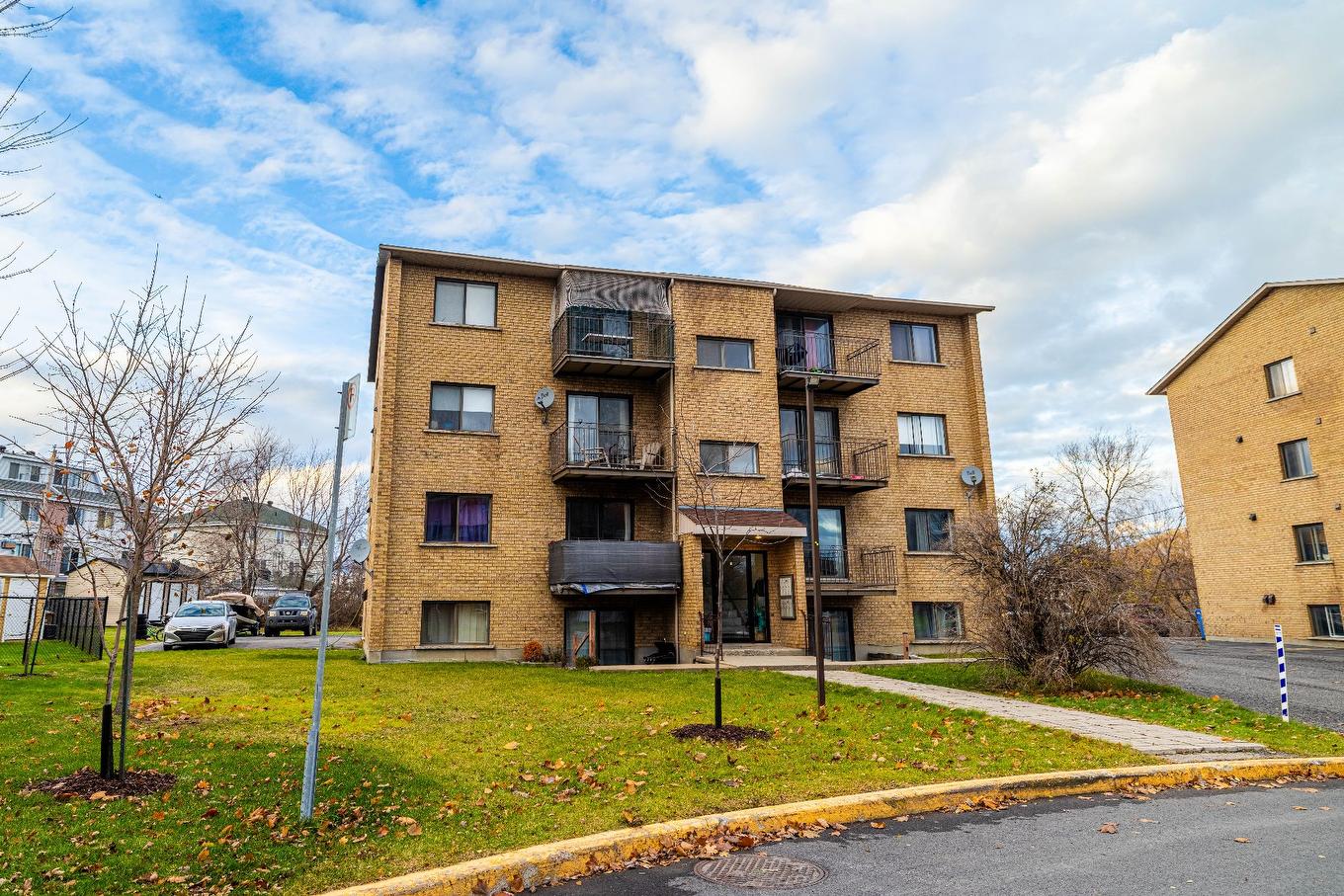 Exterior - 8 Rue Desrochers, Delson, QC - Outdoor With Facade