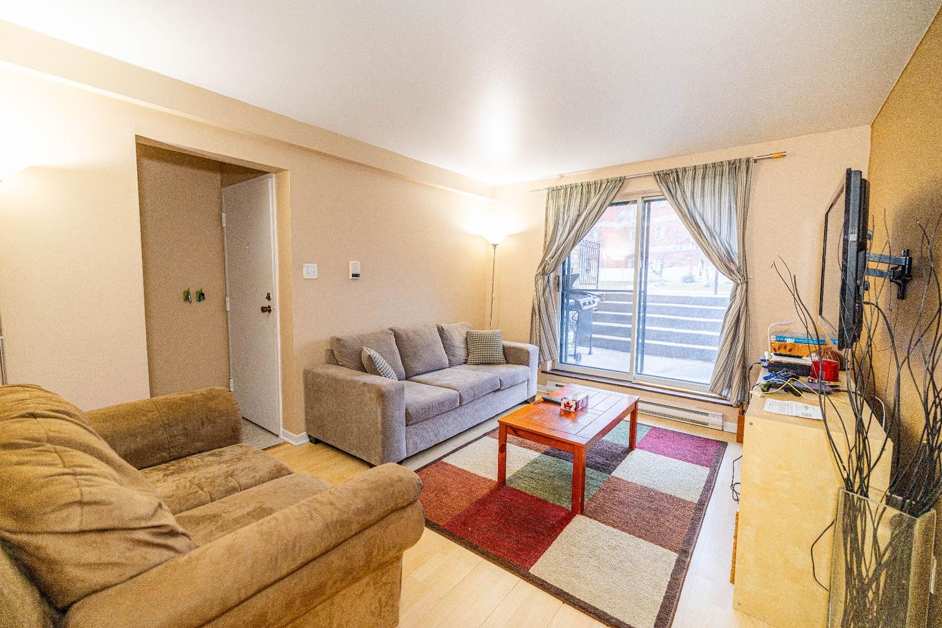 Living room - 8 Rue Desrochers, Delson, QC - Indoor Photo Showing Living Room