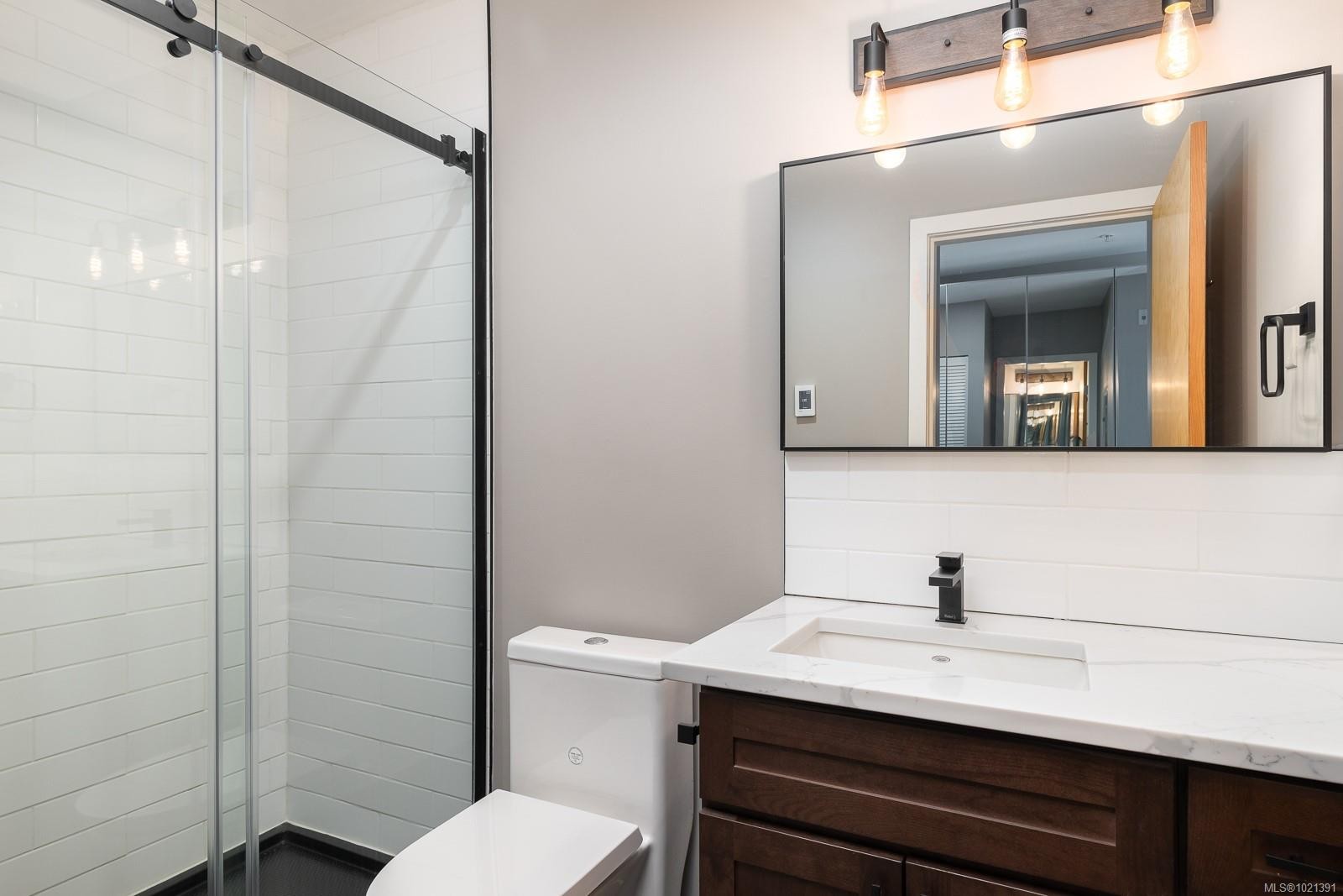 417-90 Regatta Landing, Victoria, BC - Indoor Photo Showing Bathroom