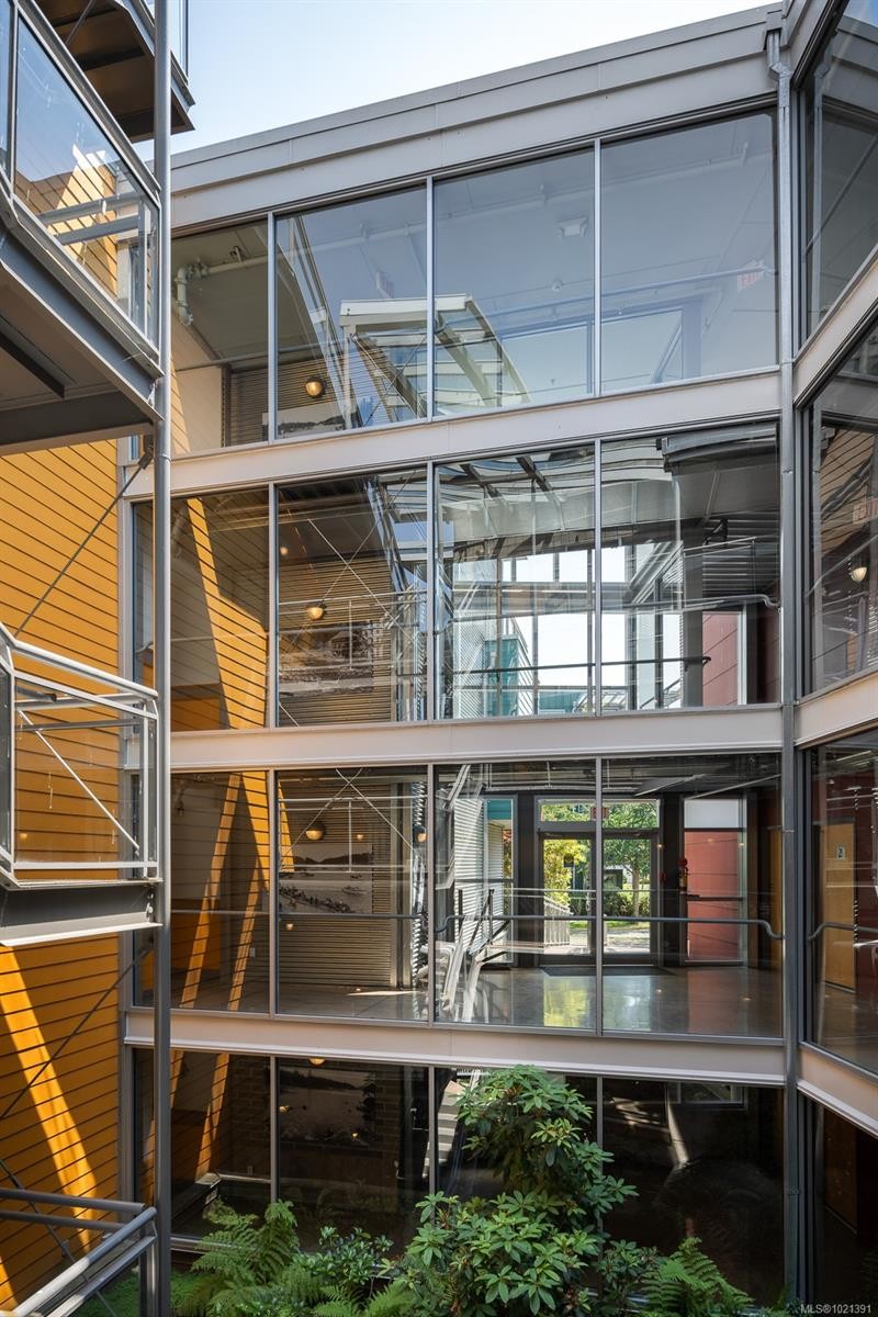 417-90 Regatta Landing, Victoria, BC - With Exterior