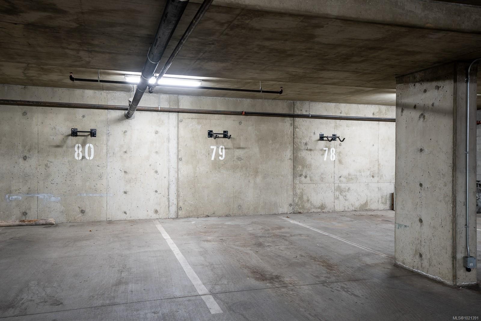 417-90 Regatta Landing, Victoria, BC - Indoor Photo Showing Garage