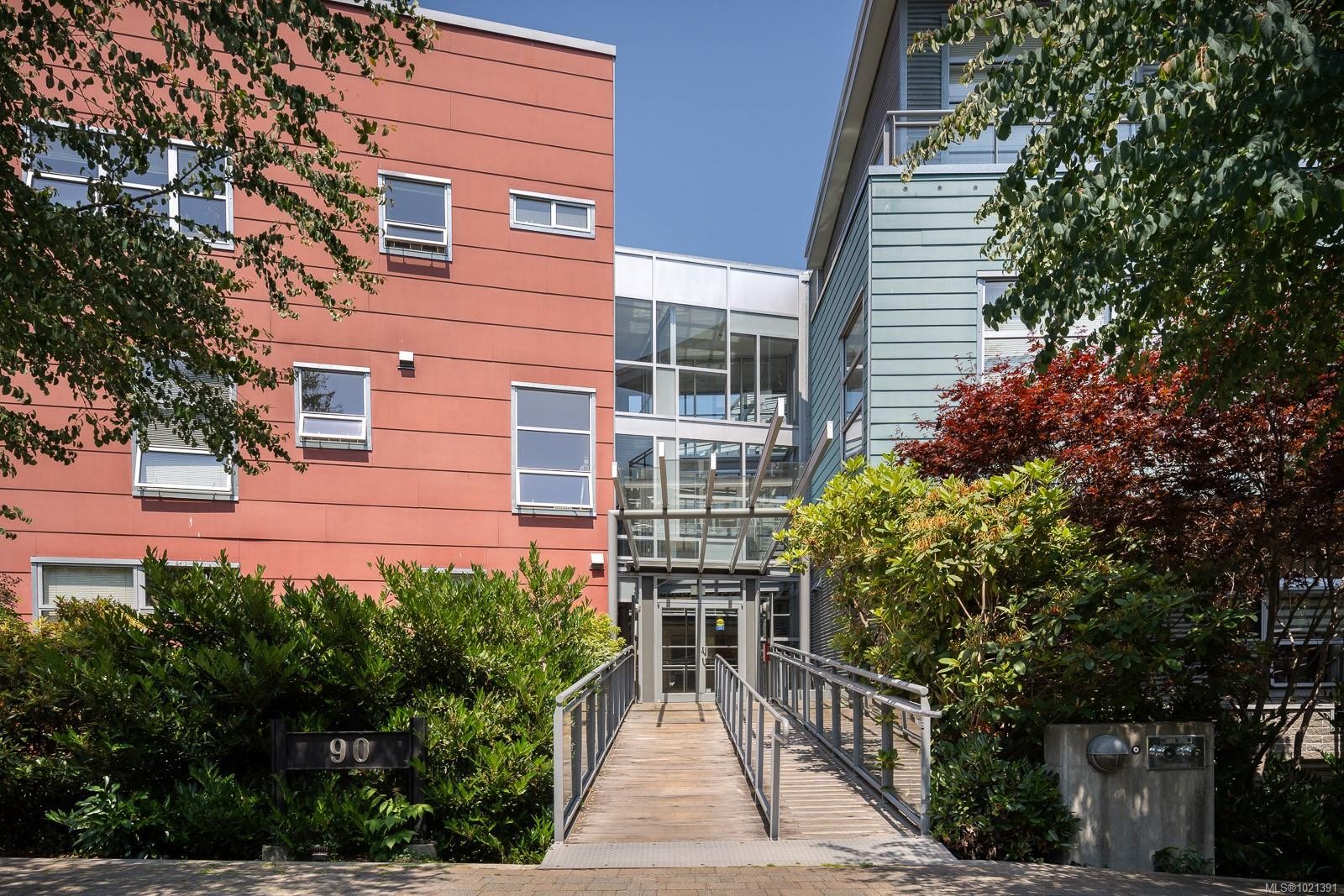 417-90 Regatta Landing, Victoria, BC - Outdoor