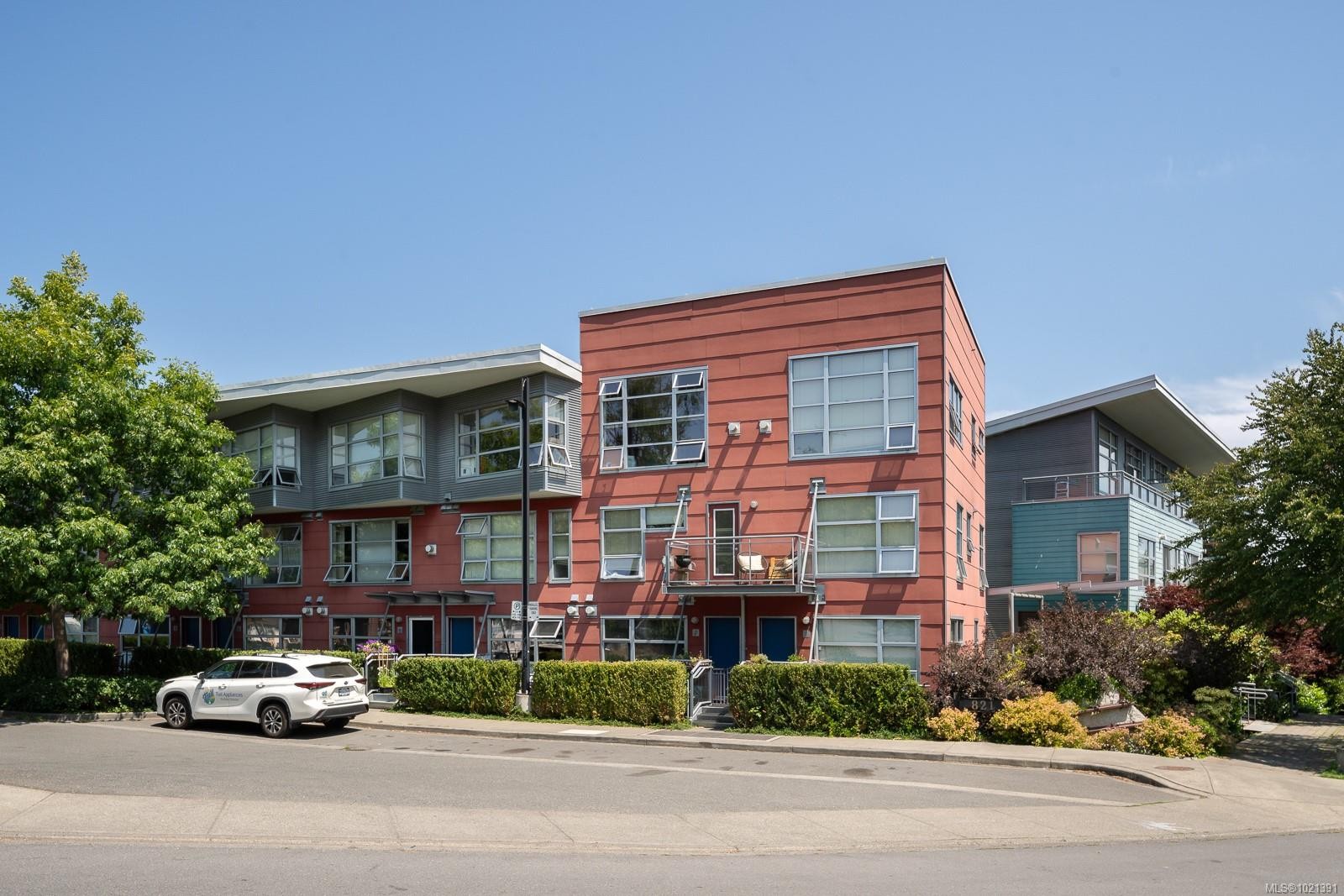 417-90 Regatta Landing, Victoria, BC - Outdoor With Facade