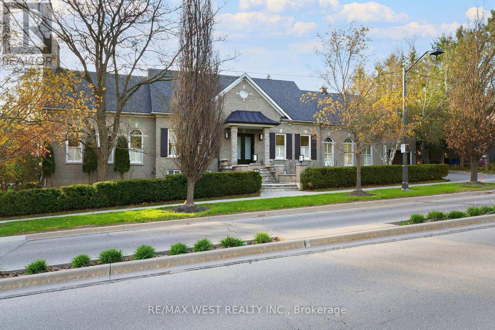 5 Humberview Drive, Vaughan, ON - Outdoor With Facade