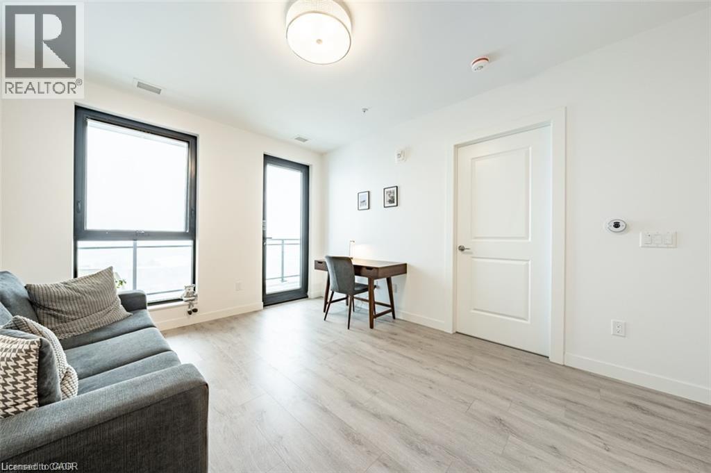 181 King Street S Unit# 809, Waterloo, ON - Indoor Photo Showing Living Room