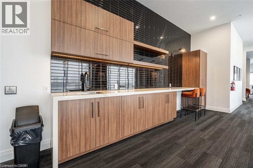 181 King Street S Unit# 809, Waterloo, ON - Indoor Photo Showing Kitchen