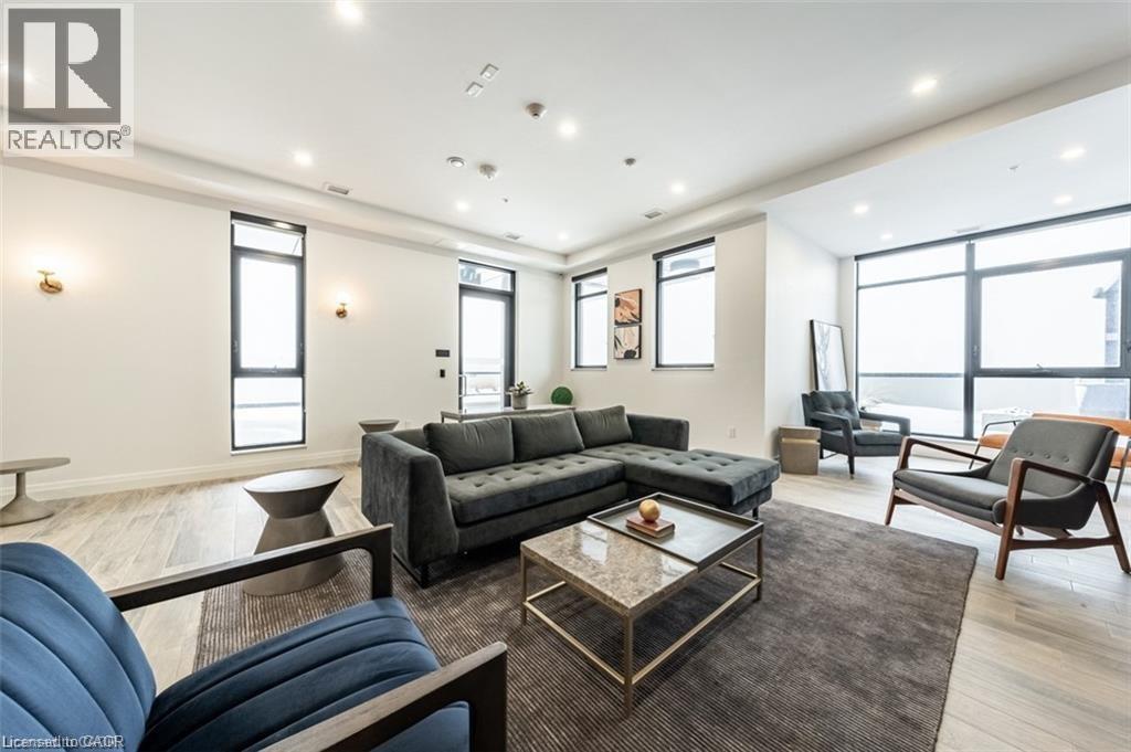181 King Street S Unit# 809, Waterloo, ON - Indoor Photo Showing Living Room