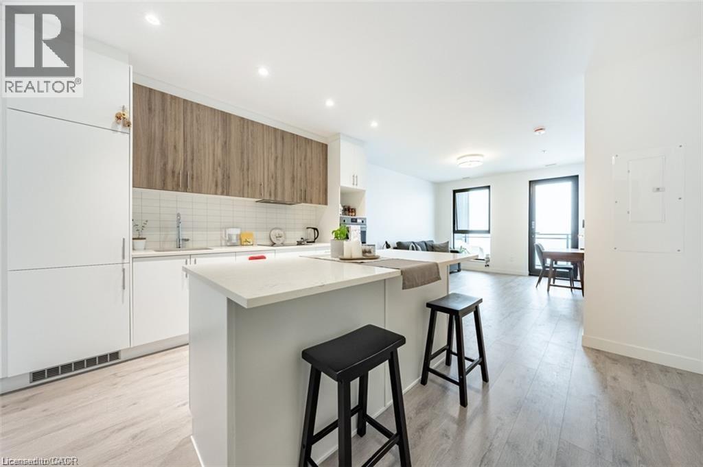 181 King Street S Unit# 809, Waterloo, ON - Indoor Photo Showing Kitchen With Upgraded Kitchen