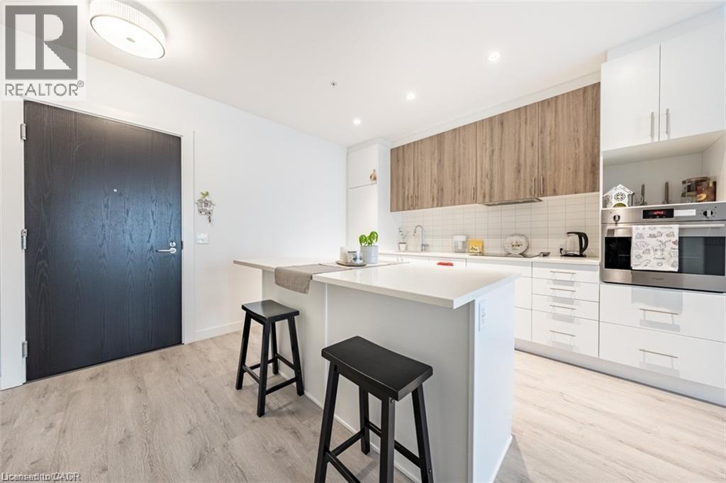 181 King Street S Unit# 809, Waterloo, ON - Indoor Photo Showing Kitchen