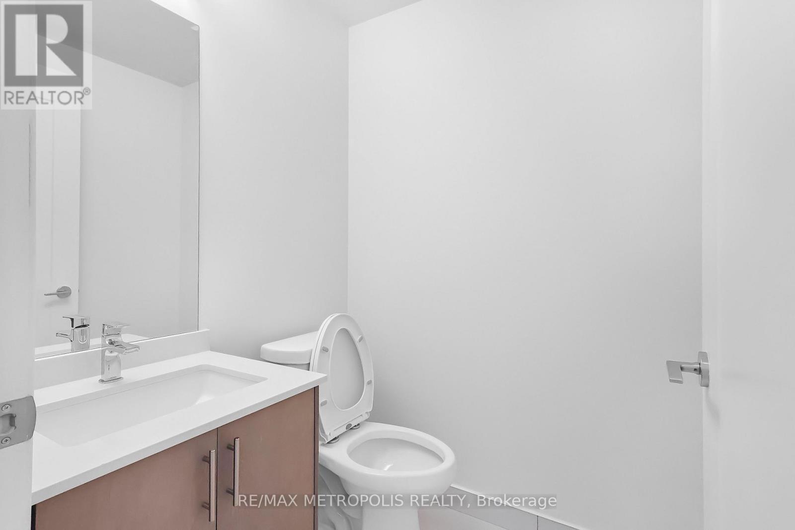 1711 - 27 Korda Gate, Vaughan, ON - Indoor Photo Showing Bathroom