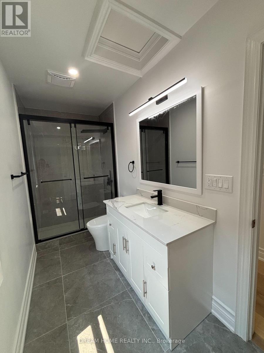 Upper - 9 Rusholme Drive E, Toronto, ON - Indoor Photo Showing Bathroom