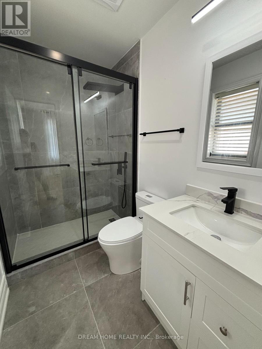 Upper - 9 Rusholme Drive E, Toronto, ON - Indoor Photo Showing Bathroom