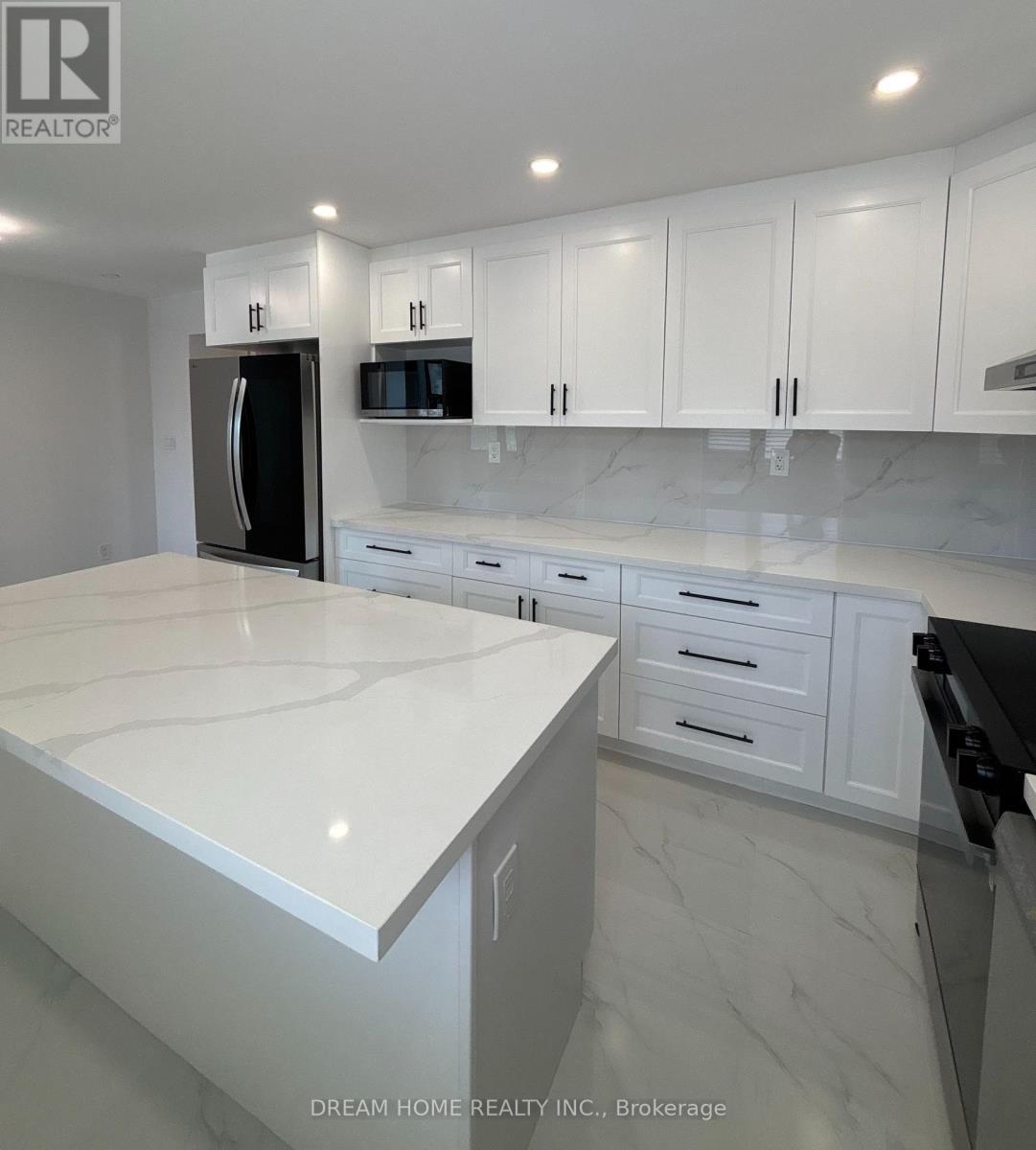 Upper - 9 Rusholme Drive E, Toronto, ON - Indoor Photo Showing Kitchen