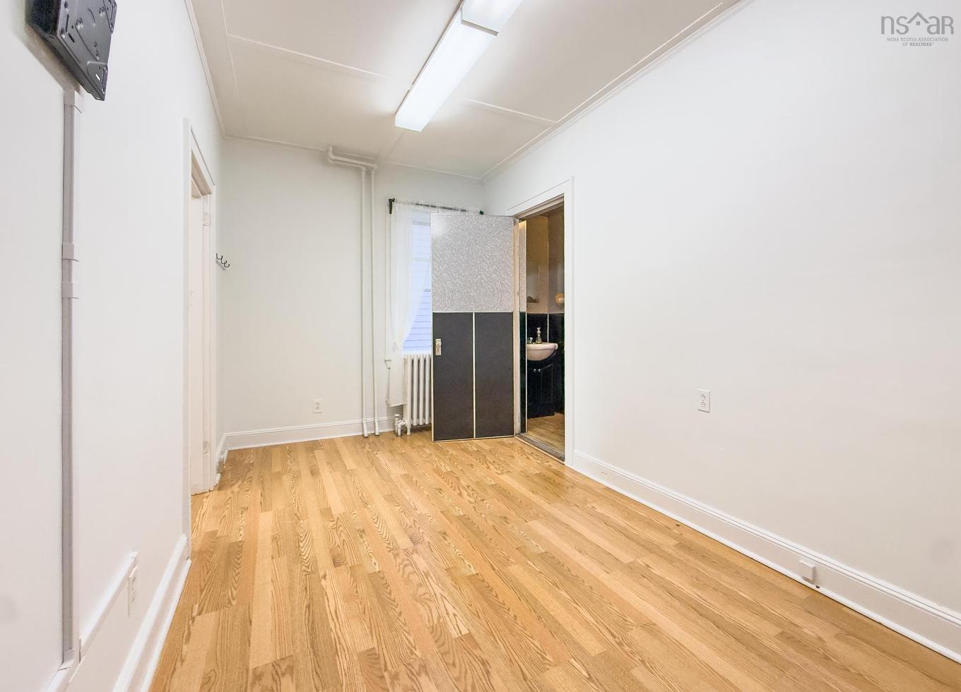 255 Main Street, Yarmouth, NS