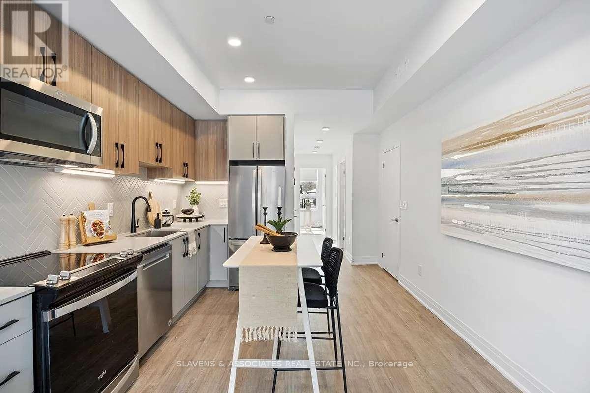 23 - 15 Brenthall Avenue, Toronto, ON - Indoor Photo Showing Kitchen With Upgraded Kitchen