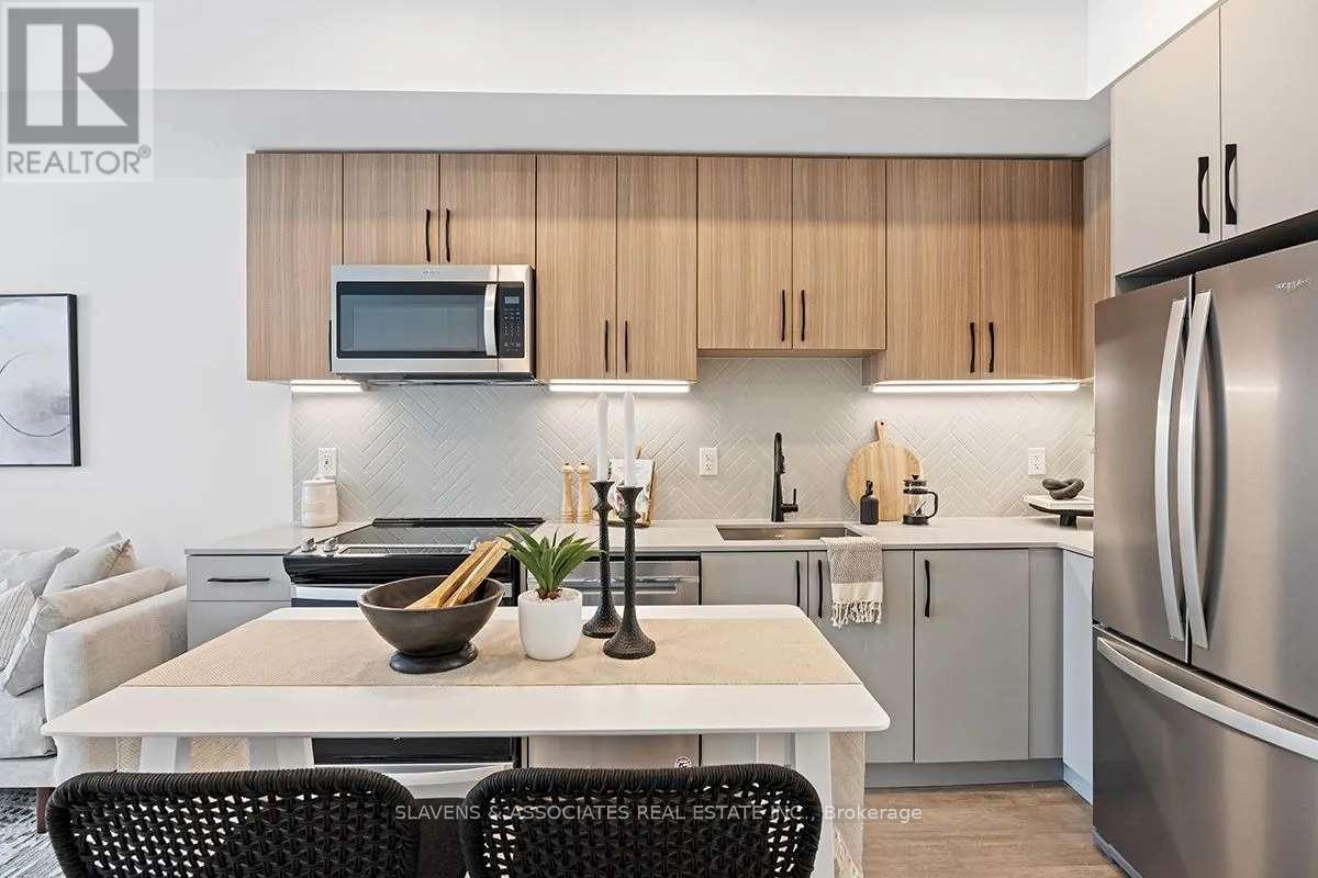 23 - 15 Brenthall Avenue, Toronto, ON - Indoor Photo Showing Kitchen With Upgraded Kitchen