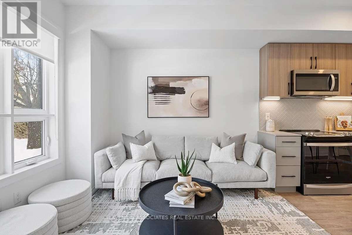 23 - 15 Brenthall Avenue, Toronto, ON - Indoor Photo Showing Living Room