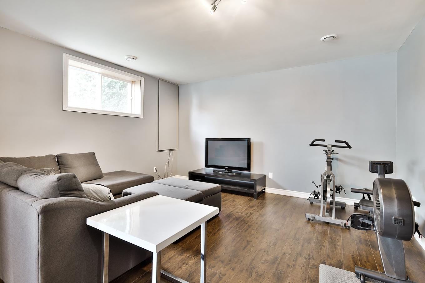 Salle familiale - 1529 Rue Riendeau, Chambly, QC - Indoor