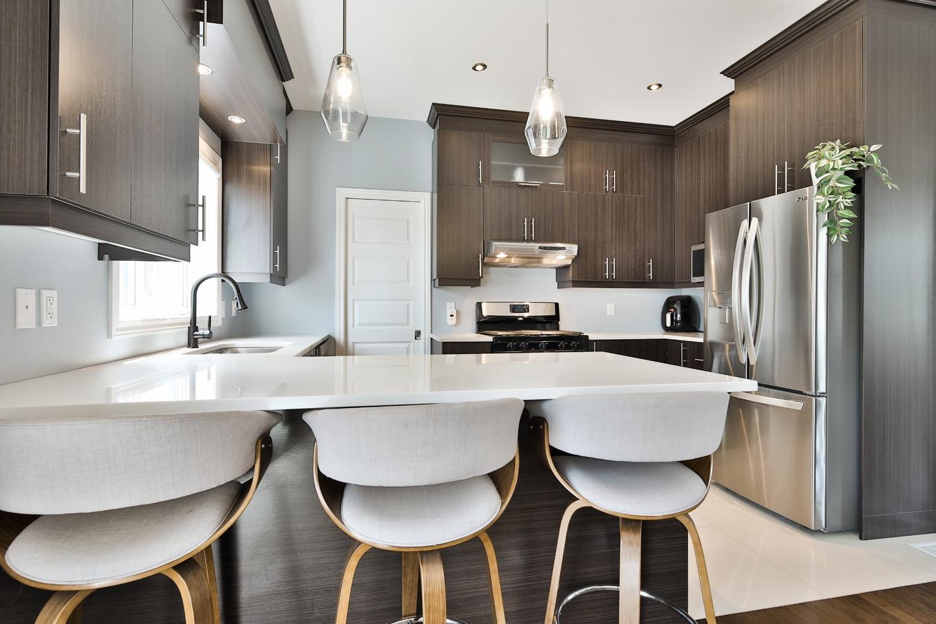 Cuisine - 1529 Rue Riendeau, Chambly, QC - Indoor Photo Showing Kitchen With Upgraded Kitchen