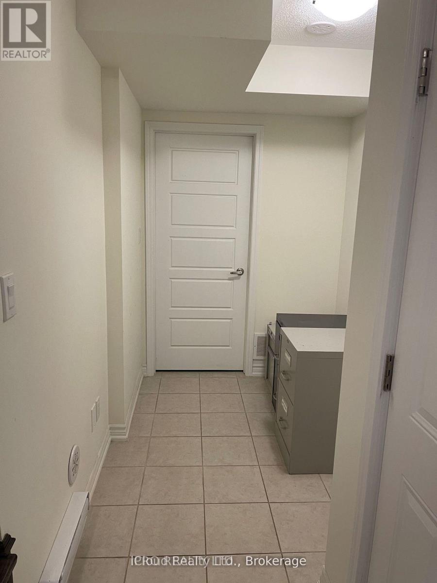 998 Alder Gate, Milton, ON - Indoor Photo Showing Other Room