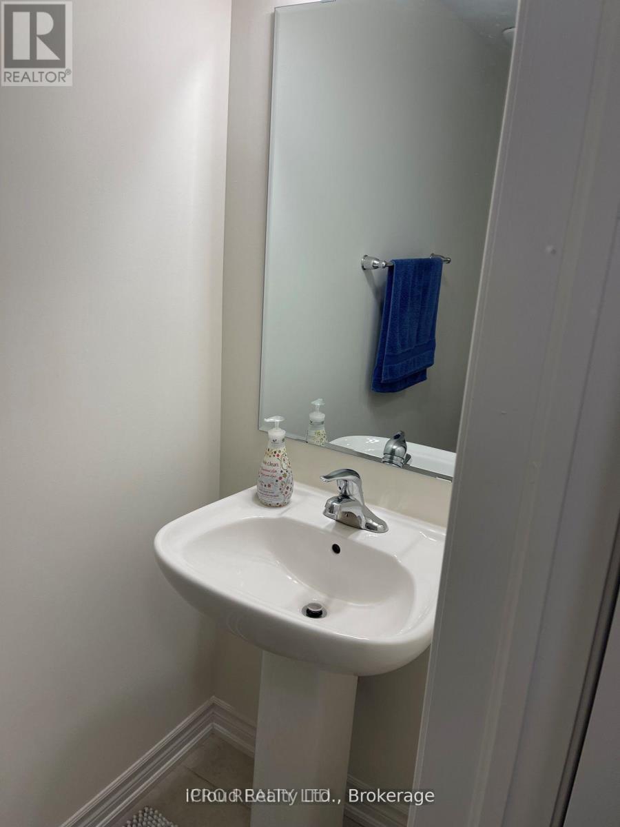 998 Alder Gate, Milton, ON - Indoor Photo Showing Bathroom