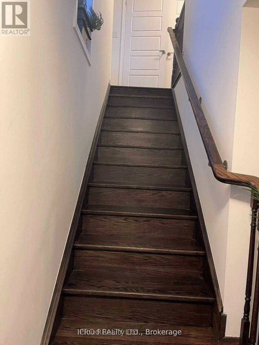 998 Alder Gate, Milton, ON - Indoor Photo Showing Other Room