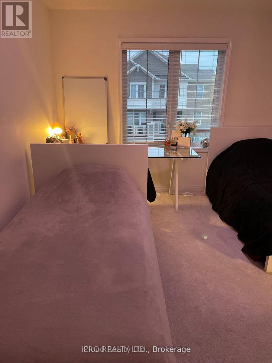 998 Alder Gate, Milton, ON - Indoor Photo Showing Other Room