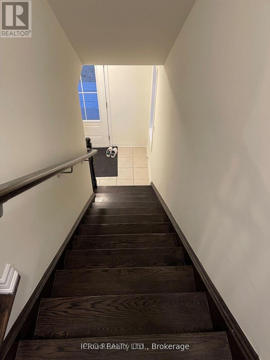 998 Alder Gate, Milton, ON - Indoor Photo Showing Other Room