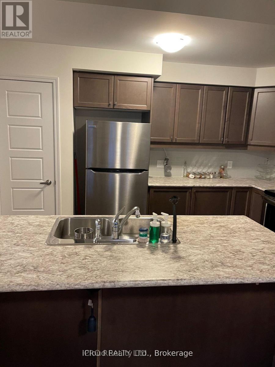 998 Alder Gate, Milton, ON - Indoor Photo Showing Kitchen