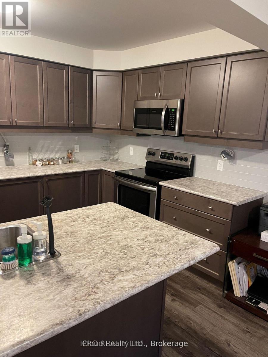 998 Alder Gate, Milton, ON - Indoor Photo Showing Kitchen