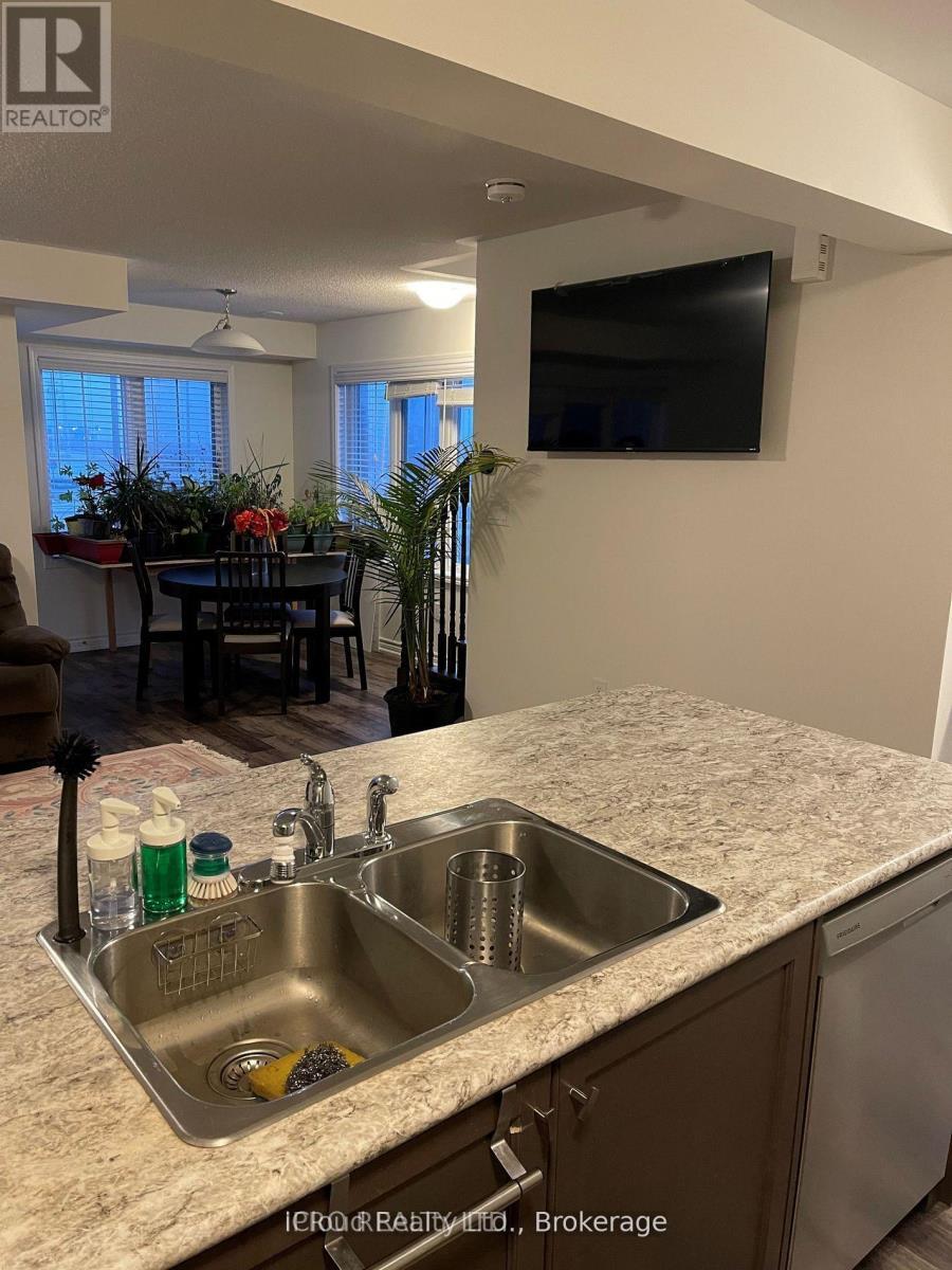 998 Alder Gate, Milton, ON - Indoor Photo Showing Other Room