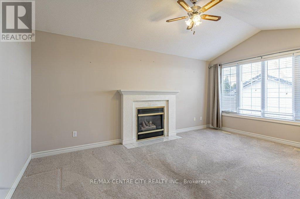 261 Ensign Crescent, London South (South N), ON - Indoor Photo Showing Other Room With Fireplace