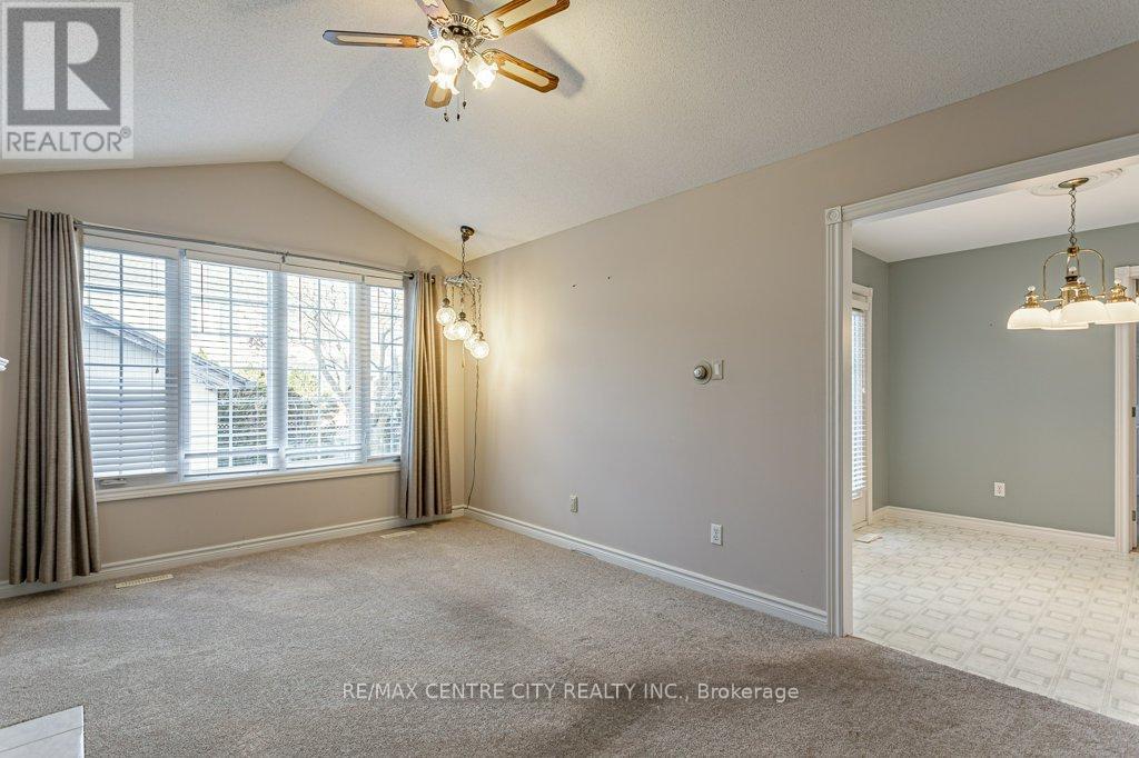 261 Ensign Crescent, London South (South N), ON - Indoor Photo Showing Other Room