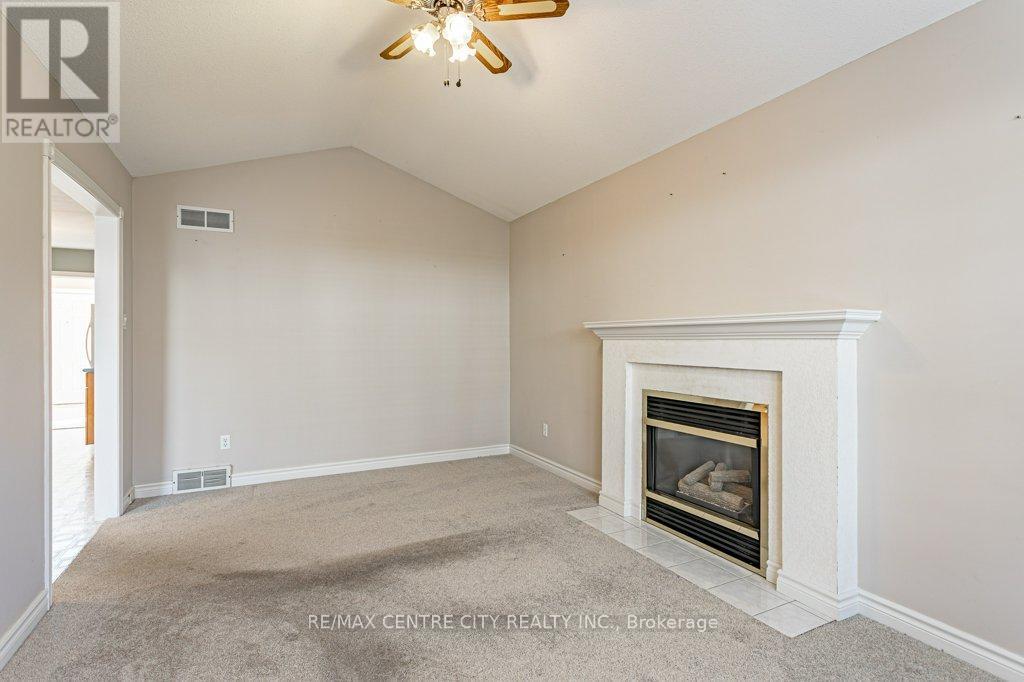 261 Ensign Crescent, London South (South N), ON - Indoor With Fireplace