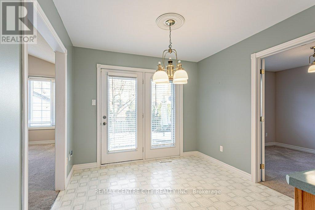 261 Ensign Crescent, London South (South N), ON - Indoor Photo Showing Other Room